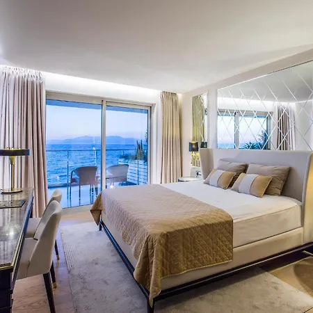 Charisma De Luxe Κουσάντασι