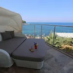 מלון Charisma De Luxe 5*
