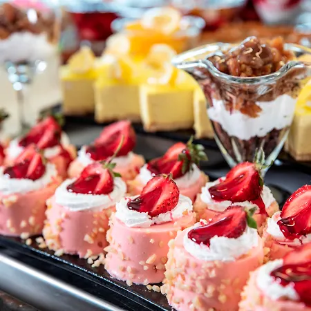 Charisma De Luxe Hotel 5*