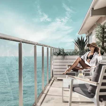 Hotel Charisma De Luxe 5*