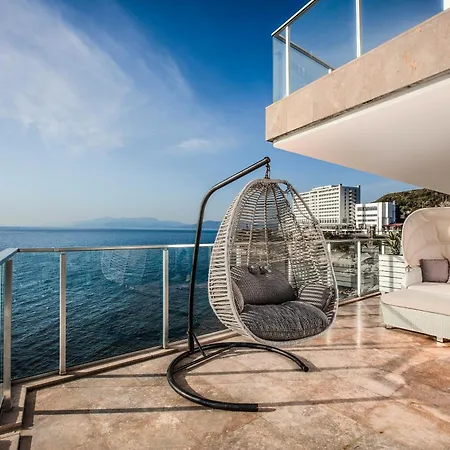 Charisma De Luxe Hotel 5*