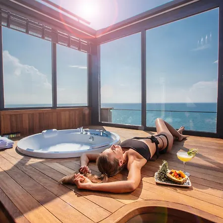 Hotel Charisma De Luxe 5*