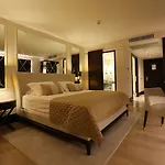 Charisma De Luxe Hotel