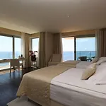 Charisma De Luxe