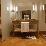 Charisma De Luxe Hotel 5*