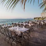 Charisma De Luxe Hotel