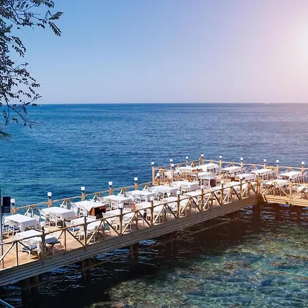 Hotel Charisma De Luxe 5*