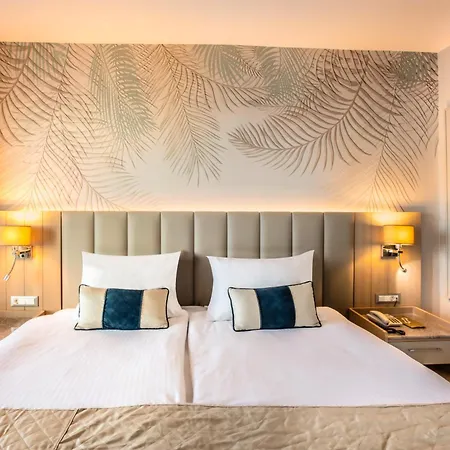 Charisma De Luxe Hotel