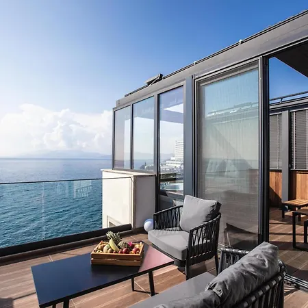 Charisma De Luxe Hotel