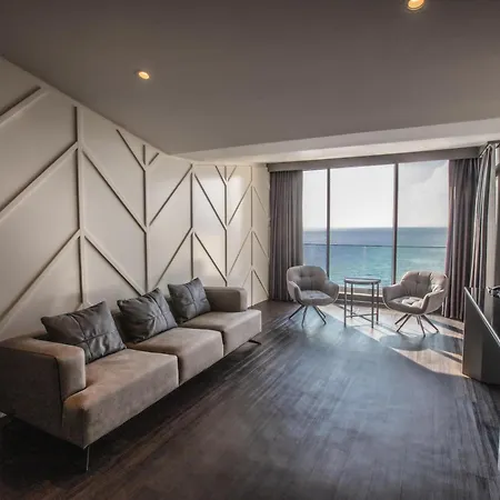 Charisma De Luxe Hotel 5*