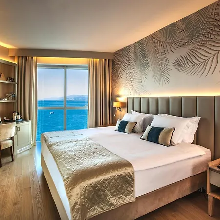 Charisma De Luxe Hotel 5*
