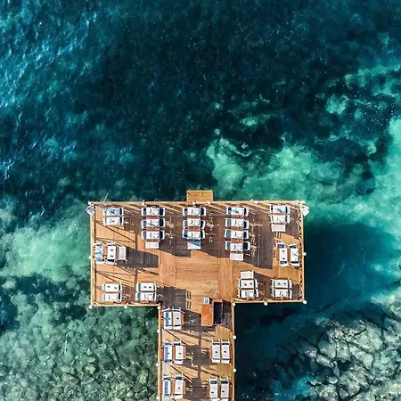Ξενοδοχείο Charisma De Luxe 5*