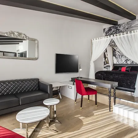 Ξενοδοχείο Charisma De Luxe 5*