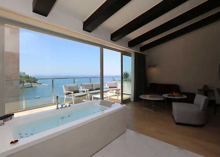 מלון Charisma De Luxe