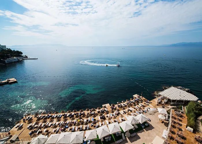 מלון Charisma De Luxe