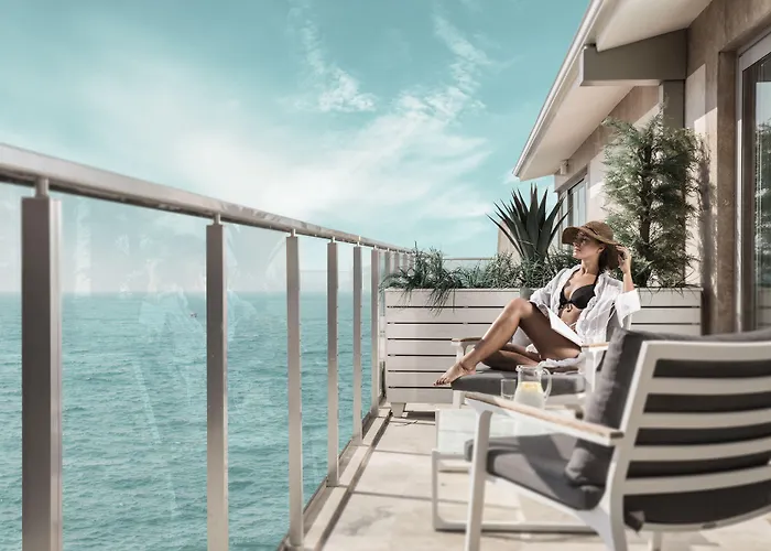 Hotel Charisma De Luxe 5*