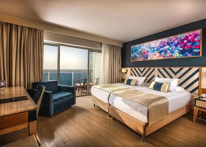 Charisma De Luxe מלון