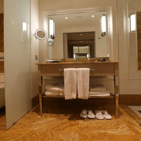 Charisma De Luxe Hotel 5*